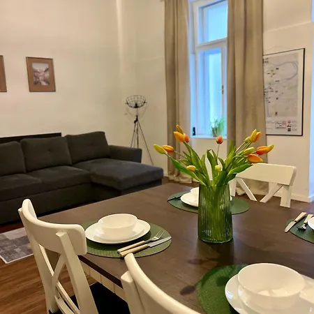 Lovely Havanska - With Free Parking Apartmán