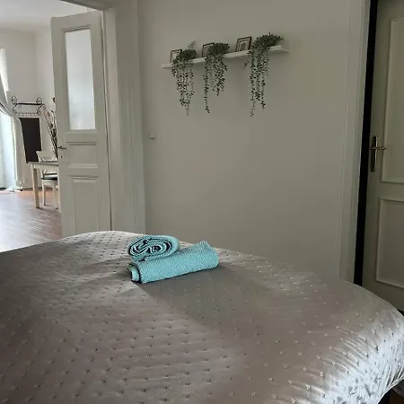 Lovely Havanska - With Free Parking Apartament
