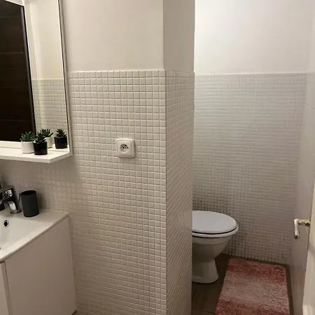 Lovely Havanska - With Free Parking Apartment