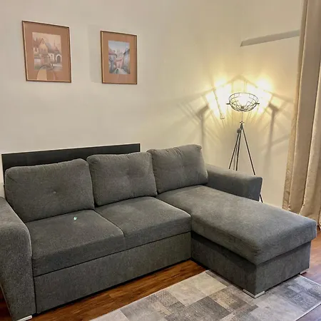 Lovely Havanska - With Free Parking Apartment