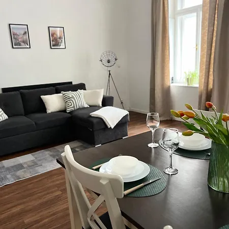 Lovely Havanska - With Free Parking Apartment